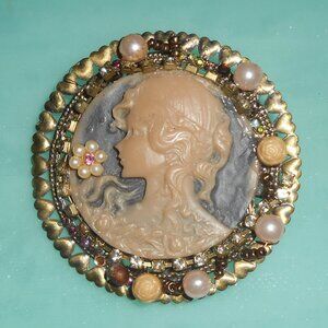 Vintage Cameo Brooch